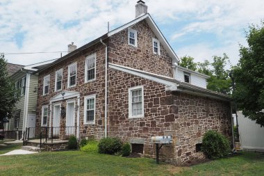 Newtown 'ın küçük bir ilçesinde gezinirken, PA, görülecek bir sürü dükkan ve eşsiz evler var..