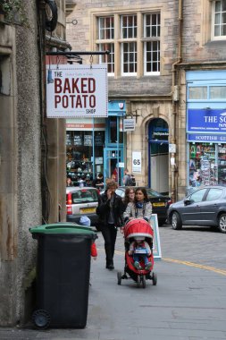 İnsanlar dışarıdayken ve çeşitli aktiviteler yaparken görülecek çok şey var..