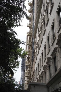 New York 'ta her zaman görülecek ve yapılacak çok şey vardır. Dışarıdaki insanlar ve tüm ilginç binalar ve tabelalar..