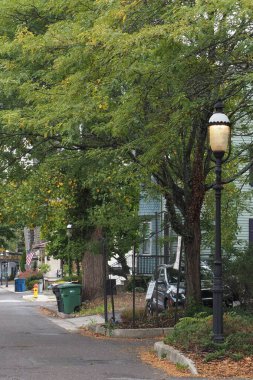 Sıcak bir sonbahar gününde Doylestown 'da yürüyüş yapmak. # Görecek uyuz şeyler var #.