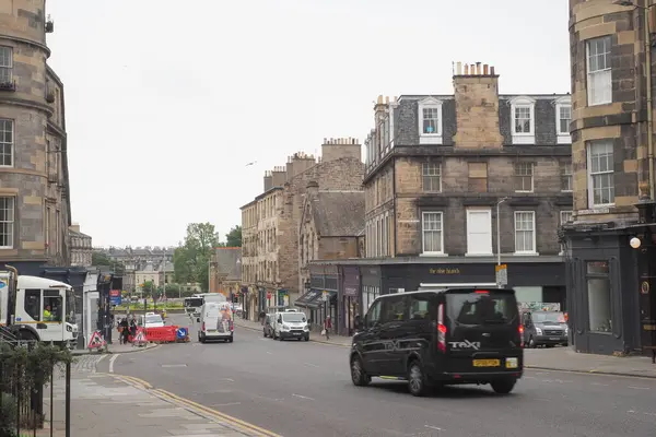Edinburgh, İskoçya İngiltere 'de güzel ve manzaralı bir şehirdir..