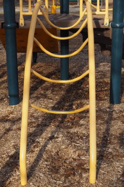 Bütün ekipmanlarıyla oyun alanı boşaldı, yakında çocuklar oyun oynamaya başlayacak..