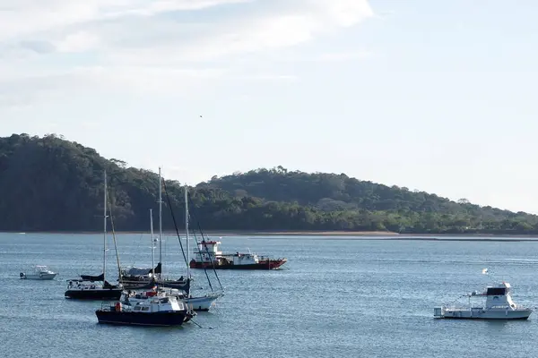 Panama Kanalı 'nda birkaç tekne..