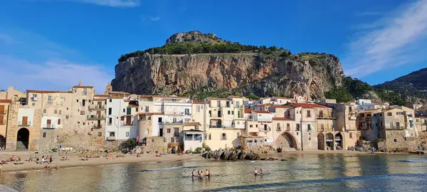 Cefalu, İtalya 'nın panoramik hava görüntüsü