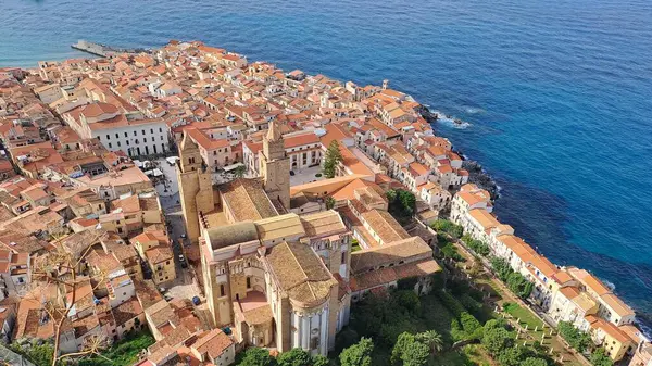 Güney İtalya, Sicilya 'daki Cefalu şehrinde.