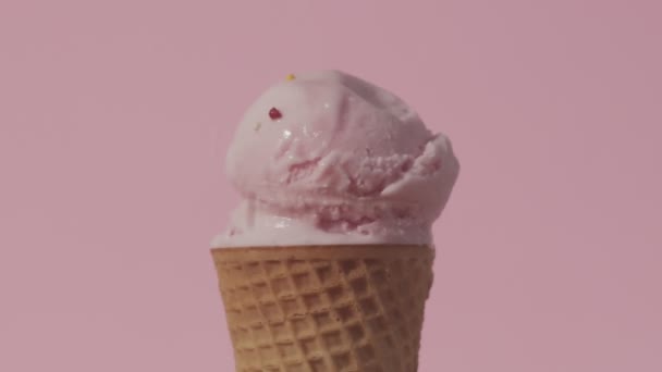 Dondurma Külahı Serpilmiş Vaziyette Döner Raw Bir Sinema Kamerasında Çekildi — Stok video
