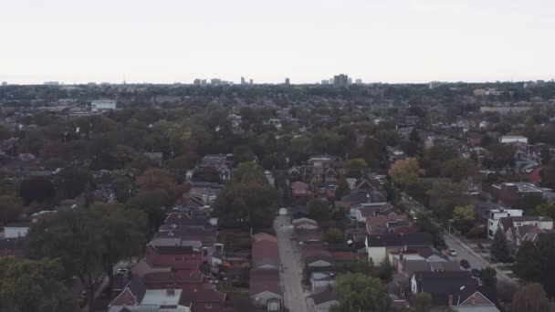 Letecký Snímek Generické Obytné Čtvrti Velkém Městě Soumraku Kinematografické Záběry — Stock video
