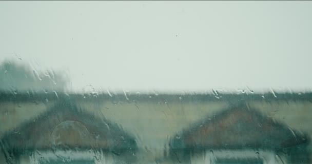 Krople Deszczu Spadają Okno Podczas Burzy Nakręcony Raw Kamerą Kinową — Wideo stockowe
