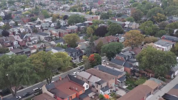 黄昏时分对大城市的一个通用住宅区进行空中拍摄 电影4K镜头 — 图库视频影像