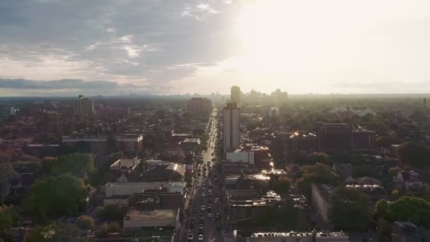 Luftaufnahme Einer Allgemeinen Wohngegend Einer Großen Stadt Der Abenddämmerung Filmmaterial — Stockvideo