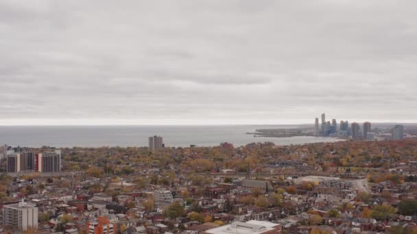 Légi Felvétel Toronto Külvárosáról Őszi Csúcsszínek Idején Filmfelvétel — Stock videók