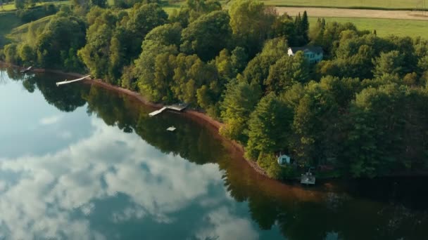 Aerial Καθιέρωση Shot Cottage Χώρα Κινηματογραφικό Υλικό — Αρχείο Βίντεο