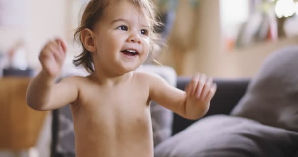 Ritratto Una Bambina Estremamente Carina Girato Una Cinepresa Raw — Video Stock