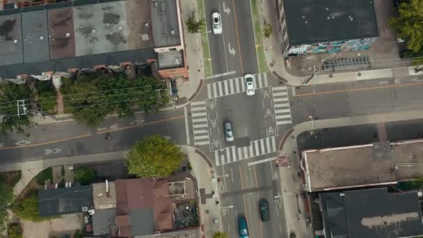 Aufnahme Einer Kreuzung Einer Großstadt Luftaufnahmen — Stockvideo