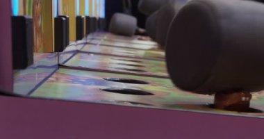 Klasik amerikan otuzbir karnavalı oyunu. 4K RAW 'da bir sinema kamerasında çekildi..