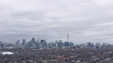 Toronto, Ontario 'nun 4K Havacılık Kuruluşu Çekimi. Tüm logolar ve işaretler kaldırıldı.