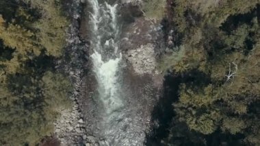Rapids 'in 4K görüntüsü alınıyor. Hava görüntüleri.