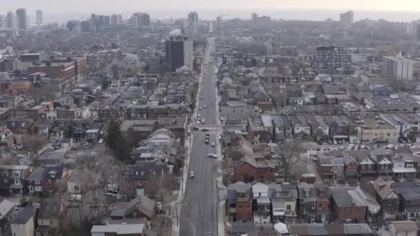Büyük Bir Şehirde Bir Yolun Çekimini Yapıyor Hava Görüntüleri — Stok video