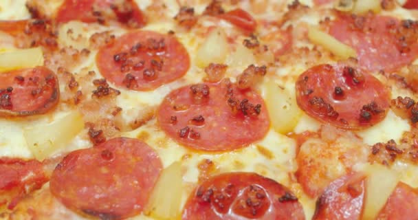 Makro Skjutreglaget Skott Pepperoni Bacon Och Ananas Pizza Filmklipp Från — Stockvideo