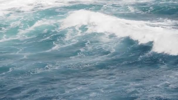 Onde Che Infrangono Una Spiaggia Porto Rico Cinematografici Che Stabiliscono — Video Stock