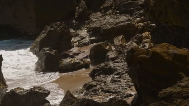 Wellen Krachen Einem Strand Puerto Rico Über Felsen Filmreife Einspielung — Stockvideo