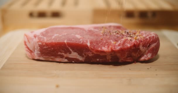 Perfecte Steak Smaak Brengen Opgenomen Raw Een Bioscoopcamera — Stockvideo