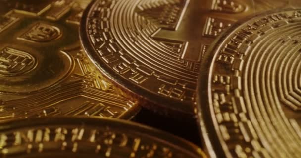 Lente Sonda Macro Volando Sobre Una Pila Bitcoin Grabado Una — Vídeos de Stock