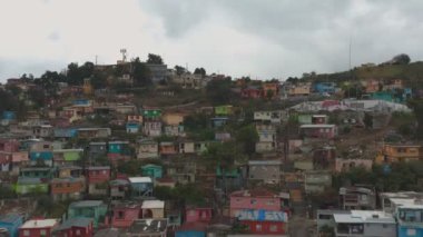 Bir dizi depremden sonra Porto Riko, Yauco 'nun havadan çekilmiş görüntüleri. Sinematik 4K görüntüleri.