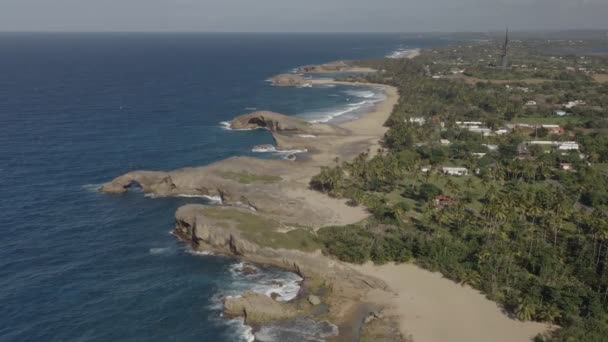 Vista Aérea Una Región Rocosa Costa Puerto Rico Cinemática Estableciendo — Vídeos de Stock