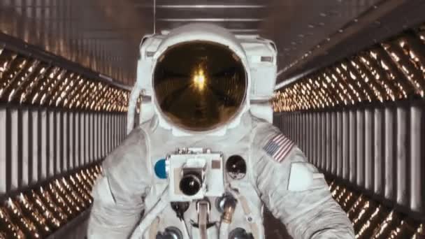 宇航员走在走廊上 非常现实的Cgi动画 美国航天局提供的要素 — 图库视频影像