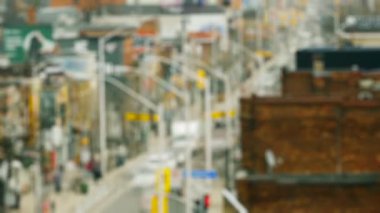 Toronto 'daki bulanık sokak trafiğinin zamanı. 4K görüntü.
