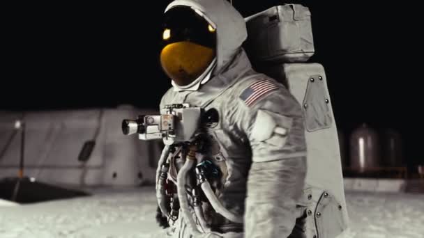 宇宙飛行士は月を歩く 非常に現実的なCgiアニメーション Nasaが提供する要素 — ストック動画