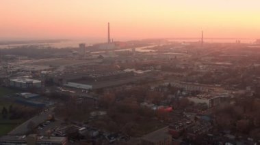 Sunset in the Late Fall 'daki Doğu Yakası Toronto Mahallesinin Hava Kuruluşu. Sinematik 4K Görüntü.