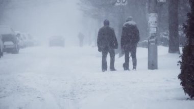 Şiddetli kar fırtınası şehri vuruyor. Toronto 'da 4K sinemasında çekildi..