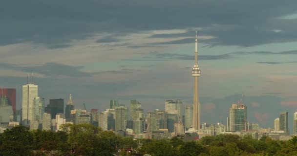 Zeitraffer Der Skyline Von Toronto Mit Dramatischen Wolken Gedreht Raw — Stockvideo