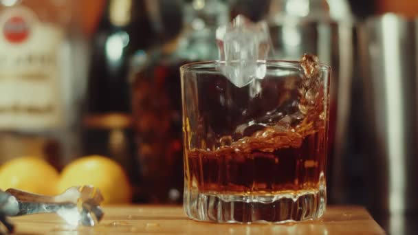 Nádherný Alkohol Hrdina Výstřel Zpomalený Pohyb — Stock video