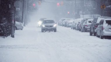 Şiddetli kar fırtınası şehri vuruyor. Toronto 'da 4K sinemasında çekildi..