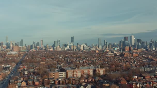 Nagranie Lotu Ptaka West End Toronto Neighborhood Late Fall Filmowy — Wideo stockowe