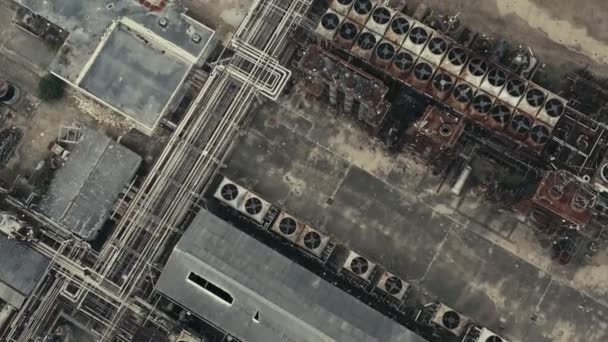 Luftaufnahme Einer Verlassenen Ölraffinerie Filmmaterial — Stockvideo