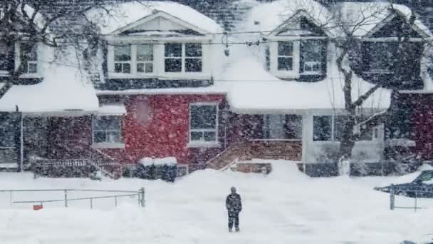Toronto Daki Kar Fırtınasından Sonra Konut Çekimleri Yapılıyor Görüntü — Stok video