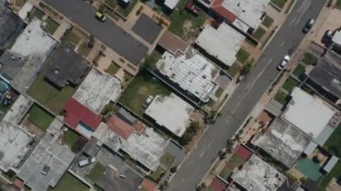 Toronto 'nun kenar mahallelerinin sonbahar renklerinde havadan çekilmiş görüntüleri. Sinematik 4K görüntüleri.