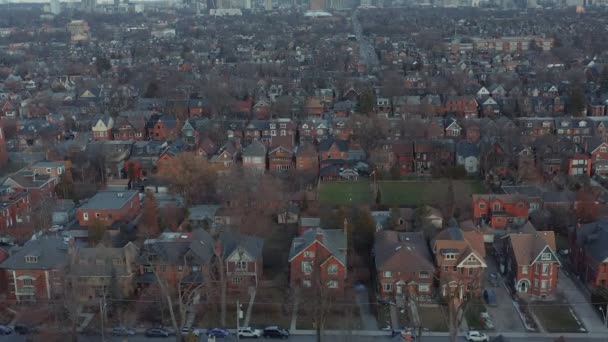 Luftaufnahme Eines Vorortviertels Toronto Während Des Hochherbstes Filmmaterial — Stockvideo