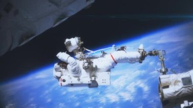 Uzayın derinliklerinde çalışan bir astronot. Vizörde gerçekçi yansımalar. 4k animasyon.