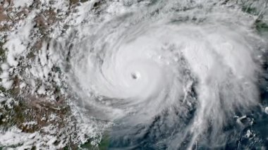 Harvey Kasırgası 25 Ağustos 2017 'de Teksas' a varmadan saatler önce. 16-bit renk derinliğinde yayın kalitesinde animasyon oluşturuldu. NASA tarafından döşenmiş elementler