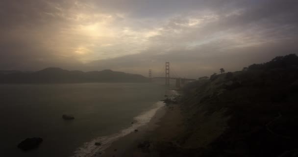 Gyönyörű Légi Felvétel Golden Gate Hídról San Franciscóban Kaliforniában Naplementekor — Stock videók