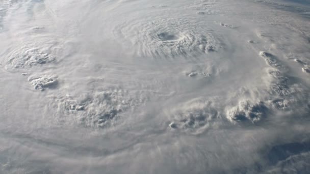 一个大飓风的卫星图像有一个清晰的眼睛 Uhd — 图库视频影像
