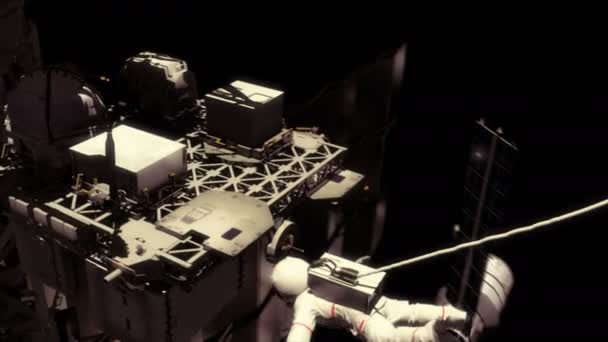 Fotografía Cinematográfica Astronauta Trabajando Estación Espacial Internacional Animación Realista — Vídeos de Stock
