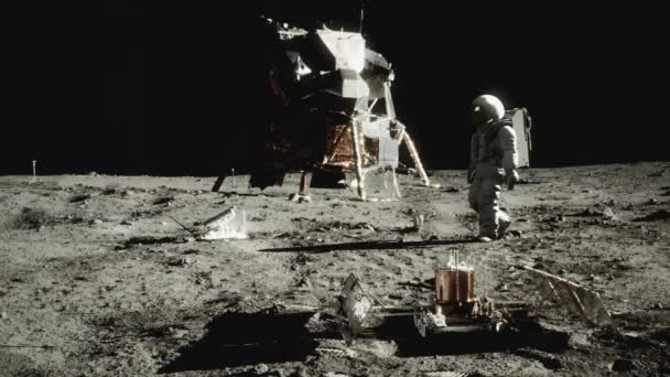 一个在月球上行走的宇航员的高度逼真的动画 广播质素4K Uhd — 图库视频影像