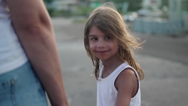 Moments Chers Une Mère Fille Ans Partageant Des Sourires Sur — Video