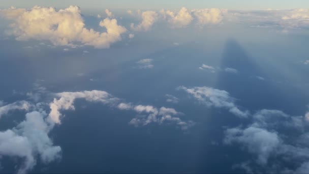 Дивовижні Хмарні Пейзажі Виходять Вікна Літака Демонструють Небо Величезну Красу — стокове відео